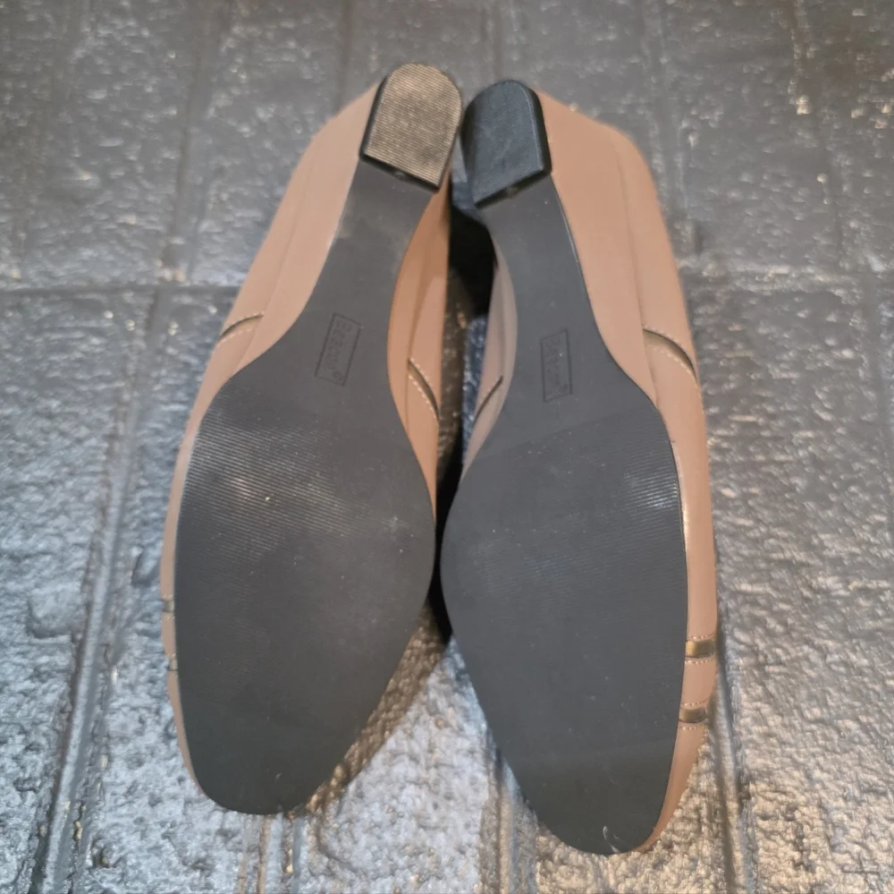 Comfort-Well by Beacon Taupe Wedge Loafers Gold Trim Slip On Shoes Women’s 9W